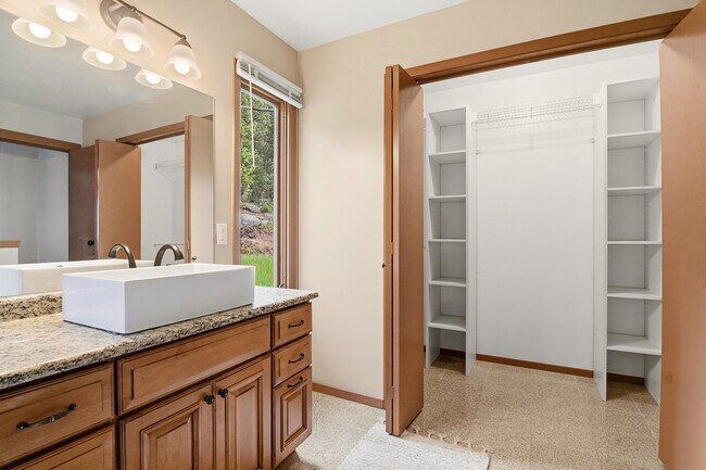 Building Photo - 10228 Christopher Dr