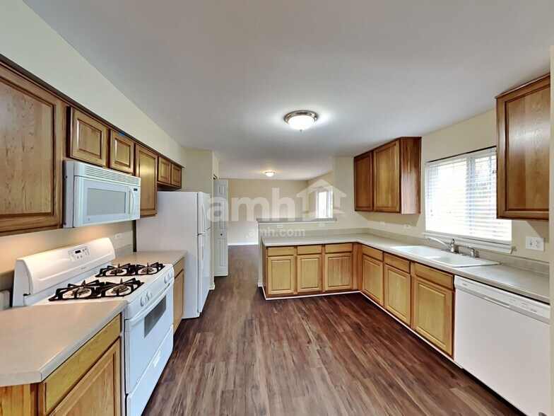 Building Photo - 2670 Spinnaker Dr