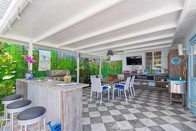 Building Photo - 430 N Ocean Breeze
