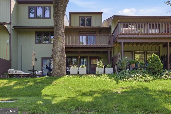 Building Photo - 27 Darien Way