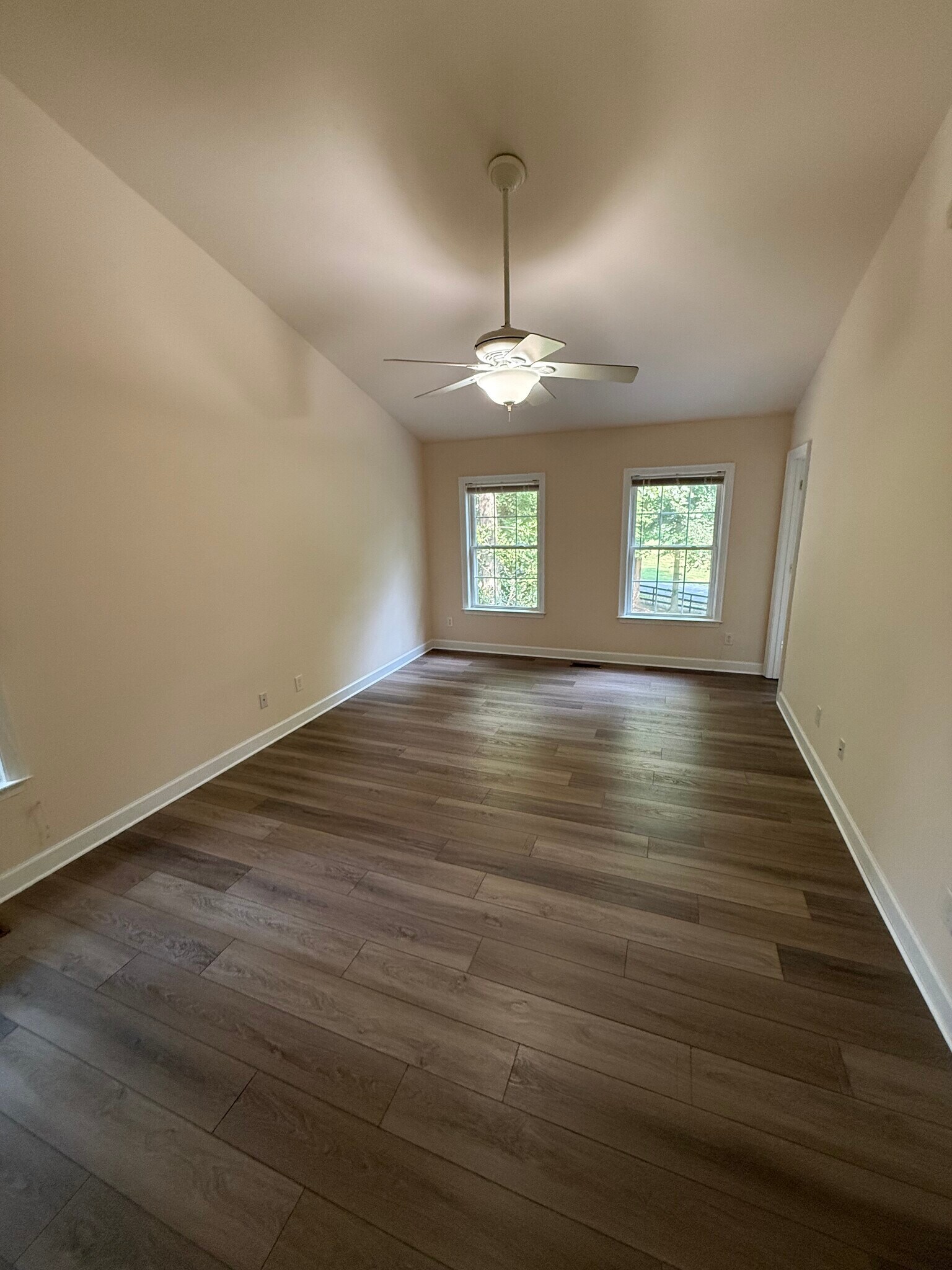 Master w/ cathedral ceiling - 305 E Monacan Dr