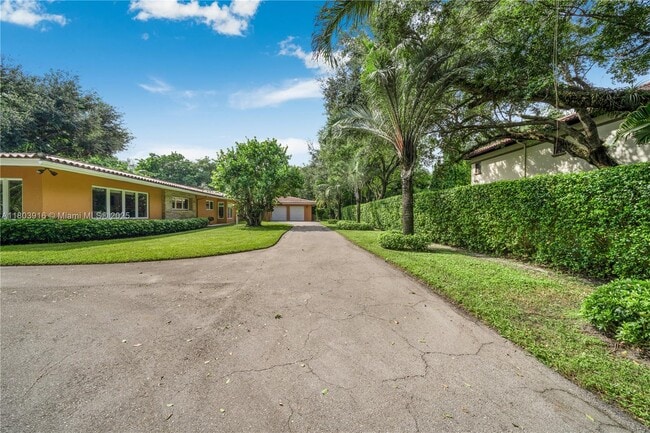 Building Photo - 7020 Almansa St