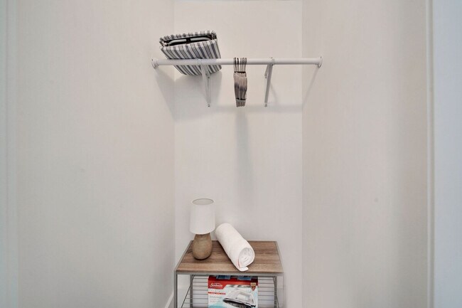 Building Photo - 1317 SW 22nd Ave