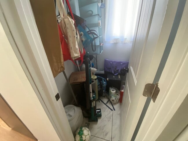 Building Photo - Amazing 1 bedroom ADU right near D.U.