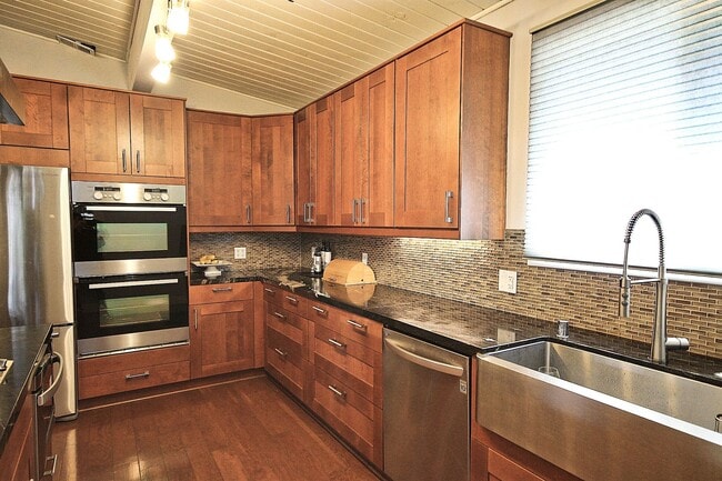 Building Photo - Mid-Century Modern Masterpiece!  South of the BLVD. Minutes to Westside, Mulholland, 405. Roscoma...