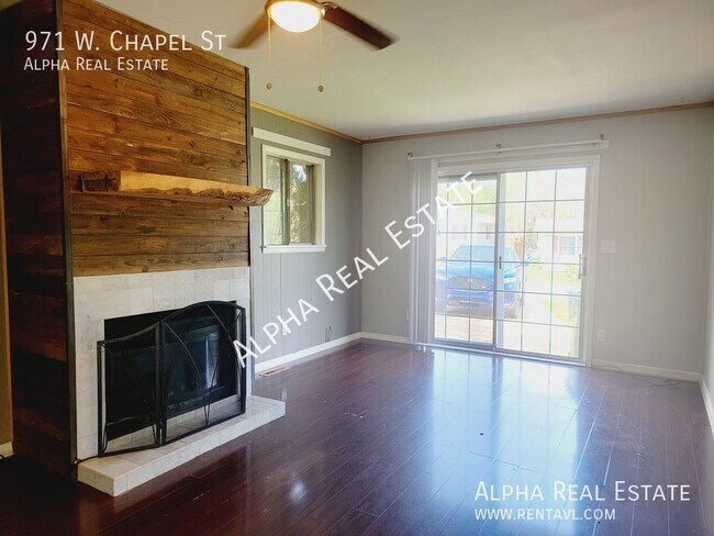 Building Photo - Pet friendly home with level fenced back y...