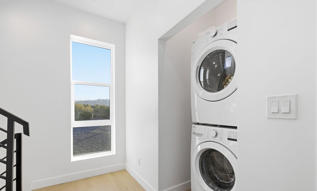 Building Photo - 2835 S Redondo Blvd