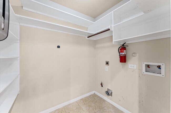 Building Photo - 24530 Lakecrest Town Dr