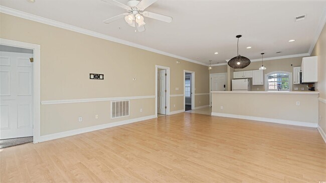 Building Photo - 4880 Dahlia Ct