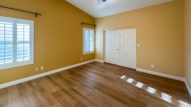 Building Photo - Freshly Updated 3BD Home, Island Kitchen &...