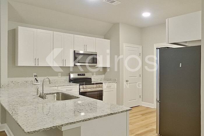 Building Photo - 13769 Pinyon Dr