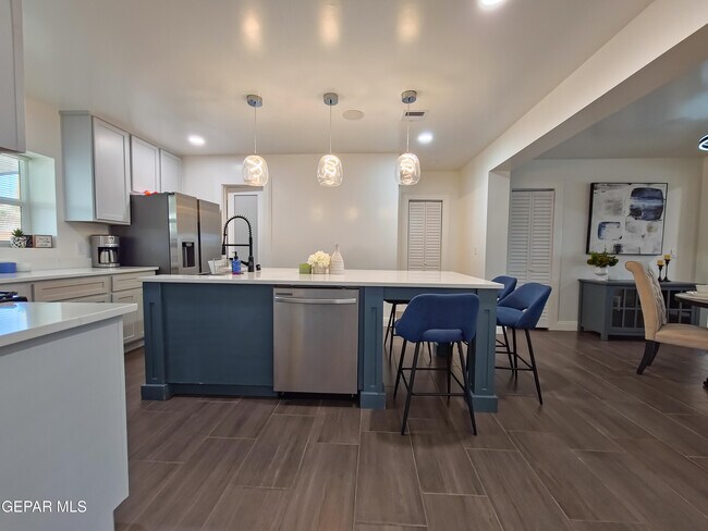 Building Photo - 7321 Cuba Dr