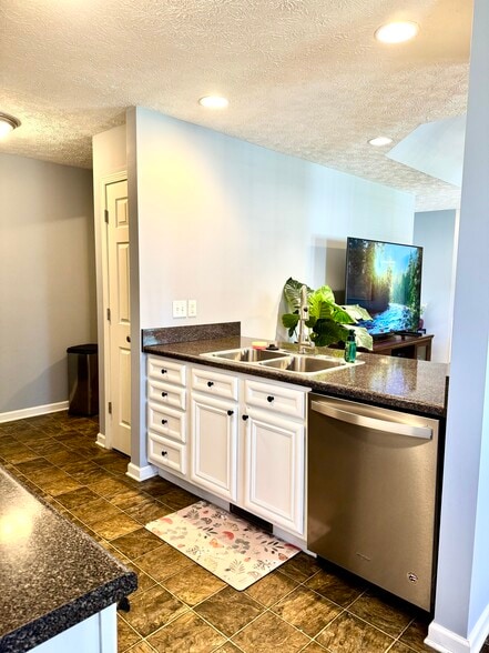 Building Photo - 408 Cedar Hollow Dr