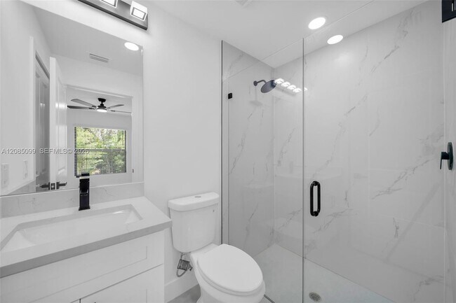 Building Photo - 4986 Fairway Ct