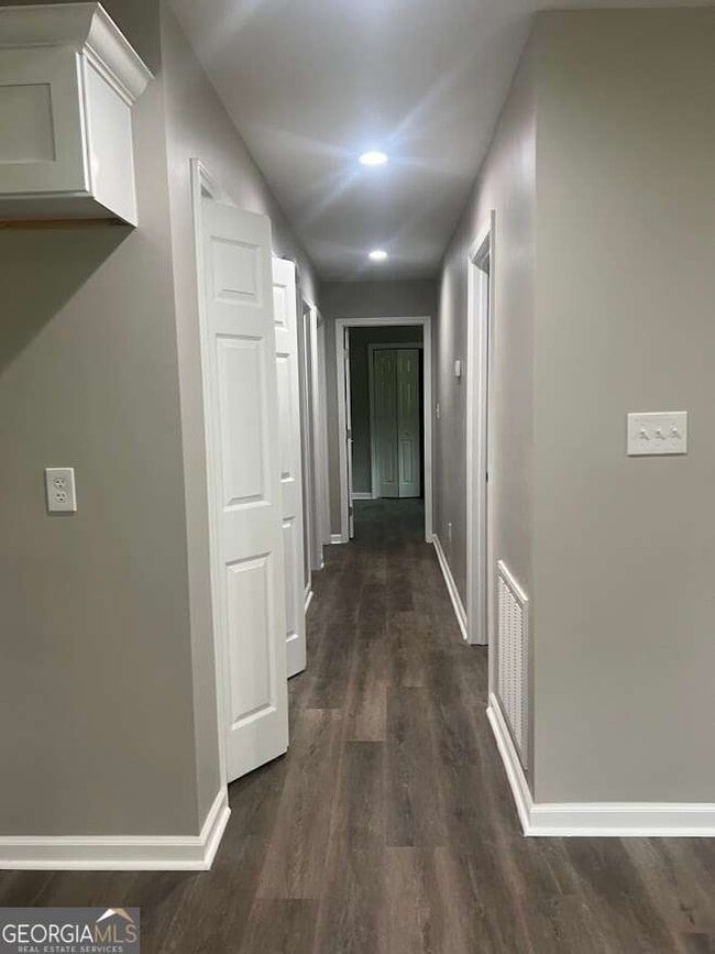 Building Photo - 1996 Chestnut Log Dr