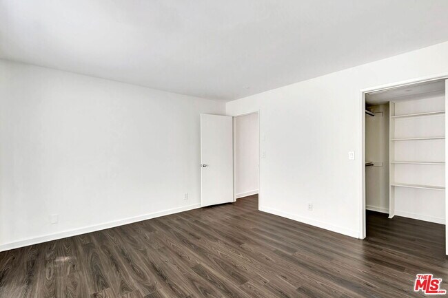 Building Photo - 811 21st St