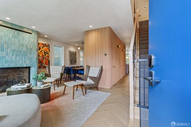 Building Photo - 7 Seymour St