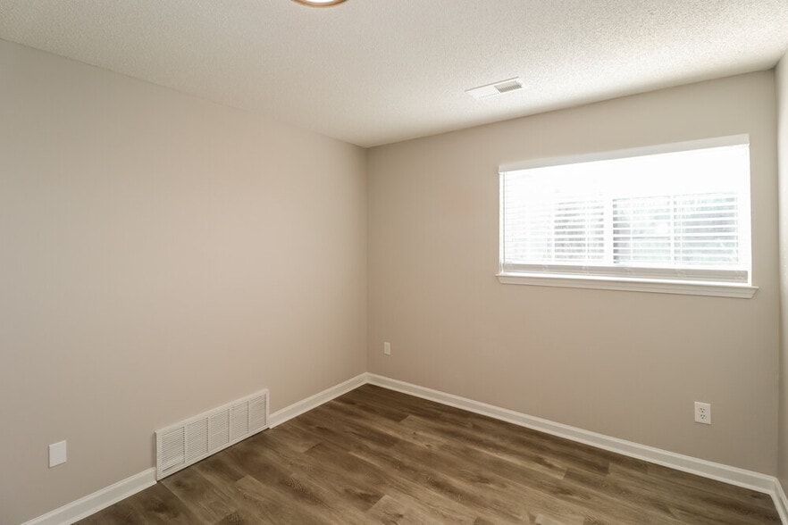 Building Photo - 9137 Cinderhill Cove E