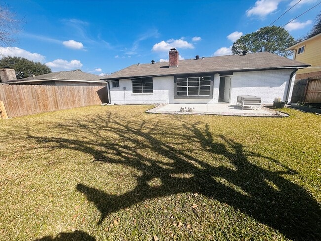 Building Photo - 10502 Long River Dr