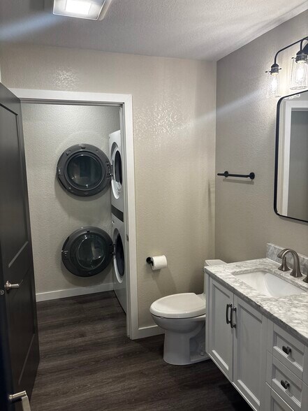 Laundry room adjoins bathroom - 8204 Mentra St
