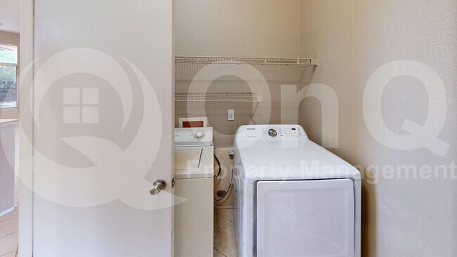 Building Photo - 13853 N Lobelia Way