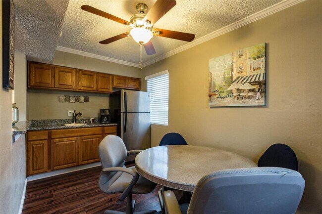 Building Photo - 404 Andrews Ave