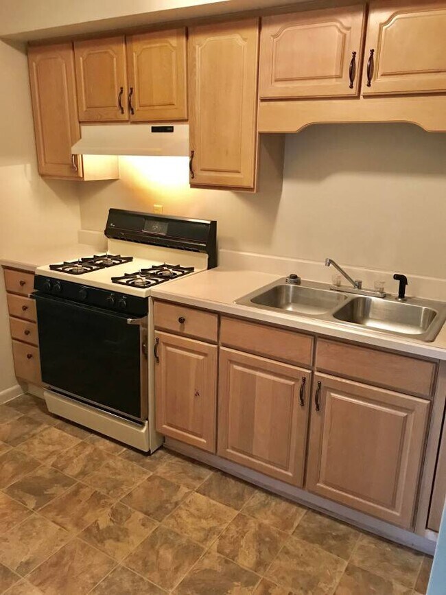 kitchen - Giant Oaks Apartments