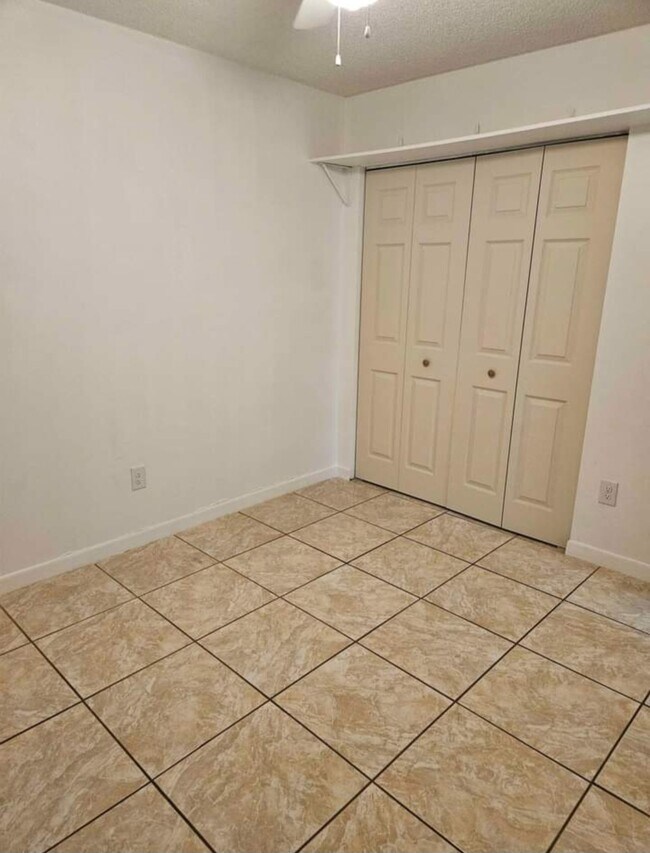 Building Photo - 20910 NE 8th Ct