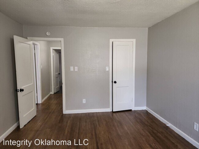 Building Photo - 2 br, 1 bath House - 900 N. Redbud Dr.