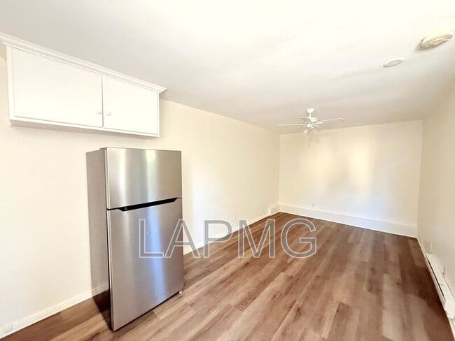 Building Photo - 927 - 929 1/2 Camulos Rd