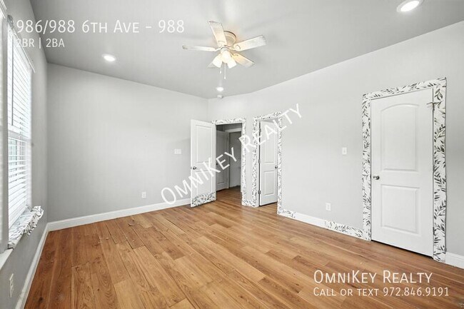 Building Photo - 986/988 6th Ave-988