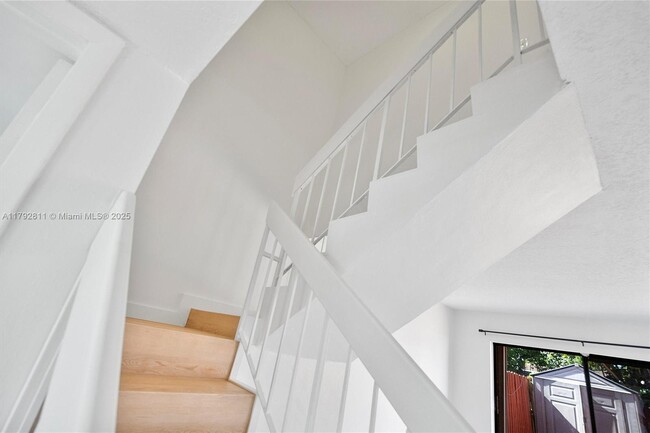 Building Photo - 3809 SW 82nd Ave