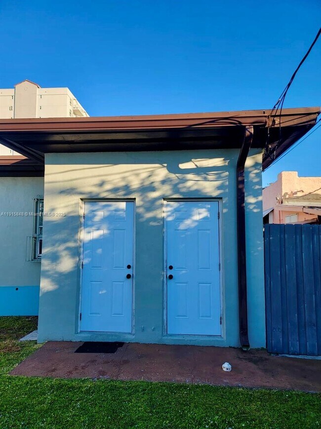 Building Photo - 3690 SW 24th St