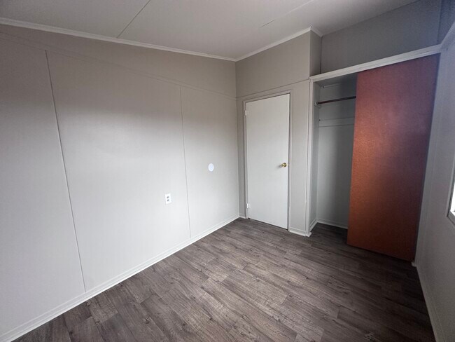 Building Photo - 403 Seminary-N