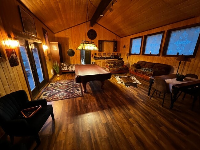 Building Photo - Studio Apartment in Deschutes River Woods