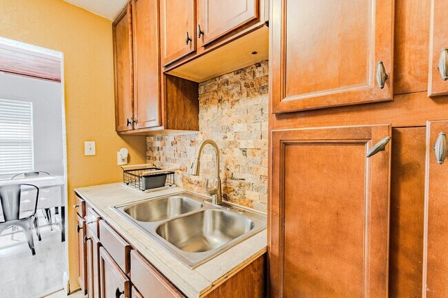 Building Photo - 112 W 34th St