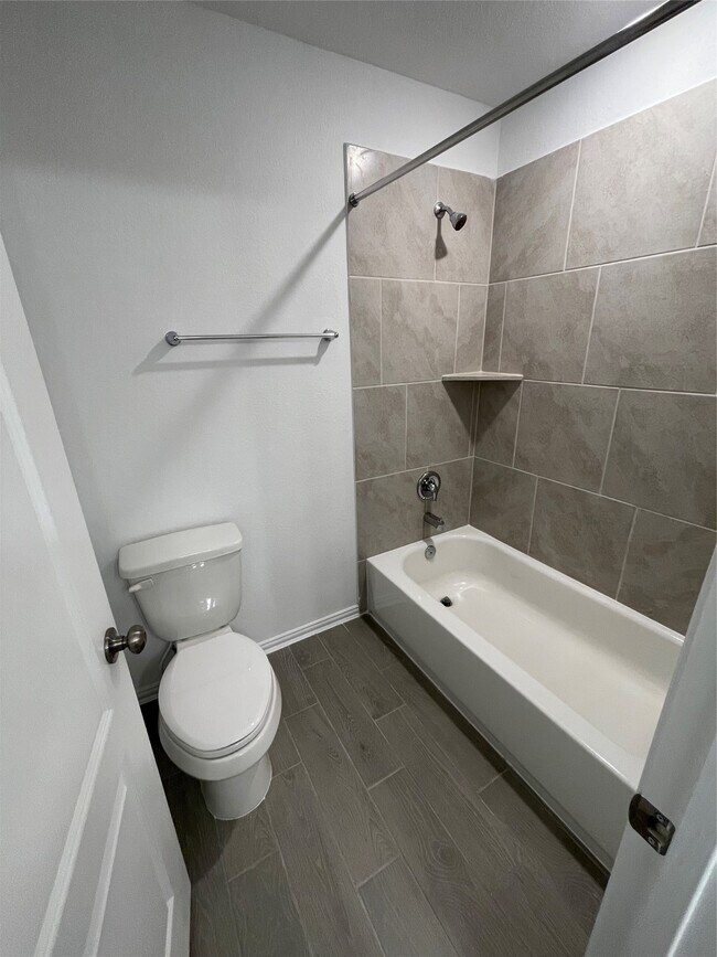 Building Photo - 8111 Royal Palm Ct
