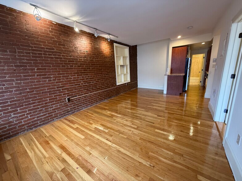 Building Photo - 80 West Cedar St