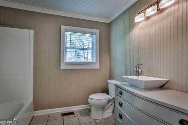 Building Photo - 680 North Ave