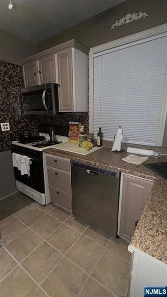 Building Photo - 140 Liberty St