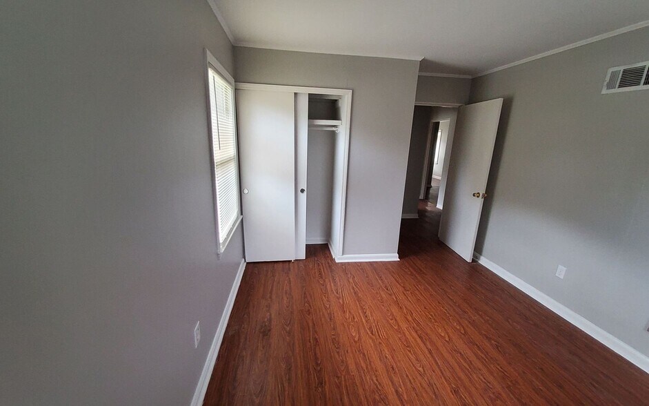 Building Photo - 1253 Dogwood Dr