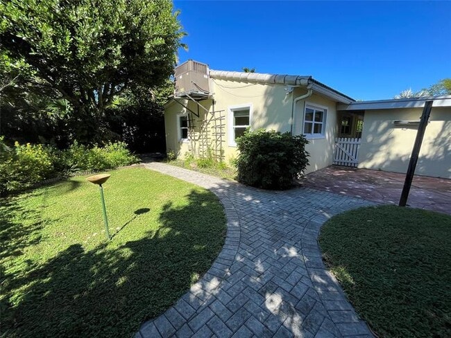 Building Photo - 1636 NE 18th St