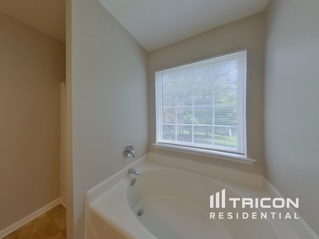Building Photo - 922 Hollow Hill Ct