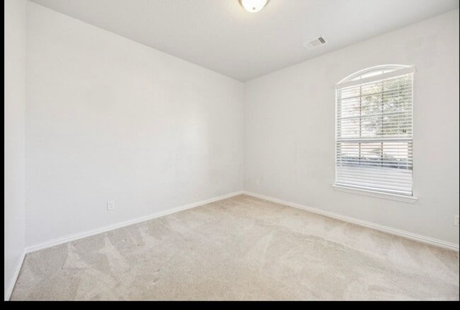 Building Photo - 725 Gray Washington Dr