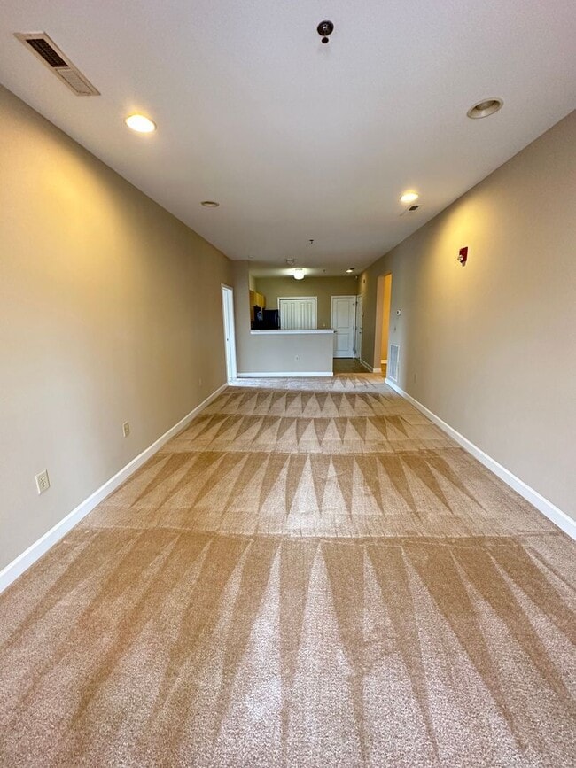 Building Photo - Elon