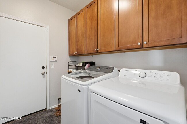 Building Photo - 1072 S Cheshire Ln