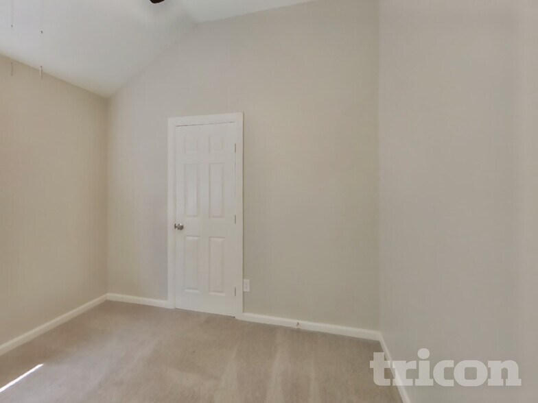 Building Photo - 419 Windhurst Dr