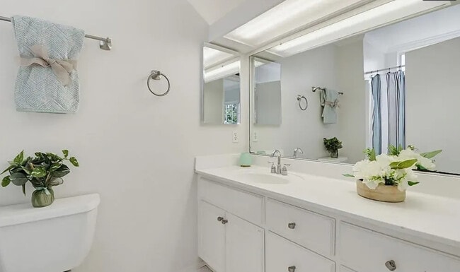 Building Photo - 1362 Saddleview Ct