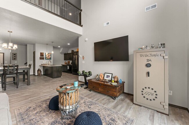 Building Photo - 4500 E Whisper Ridge Pl