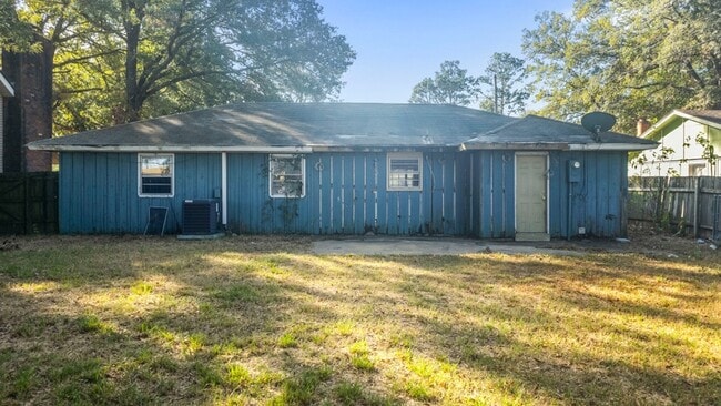 Building Photo - 204 Truman St